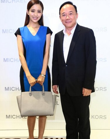 MICHAEL Michael Kors Selma中号耳朵包，女士