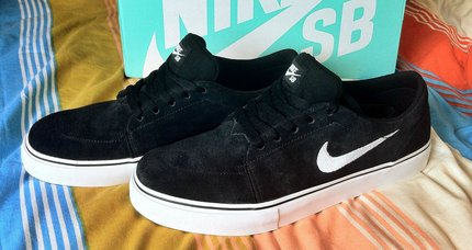 Nike耐克SB Satire Mid时尚板鞋  成人、儿童皆适穿