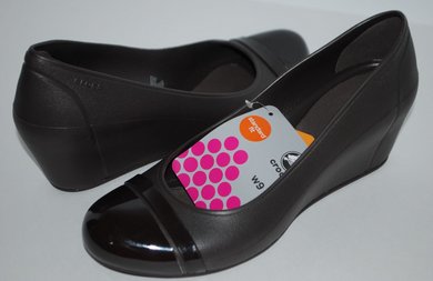 Crocs卡洛驰 Cap Toe Wedge女士坡跟鞋 黑色款