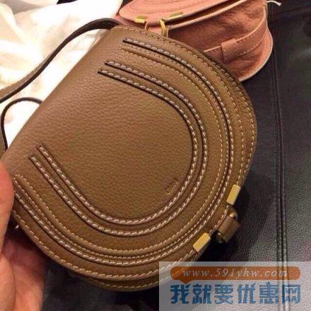 寇依（Chloe）女士真皮马蹄形挎包  Marcie Small Leather棕色