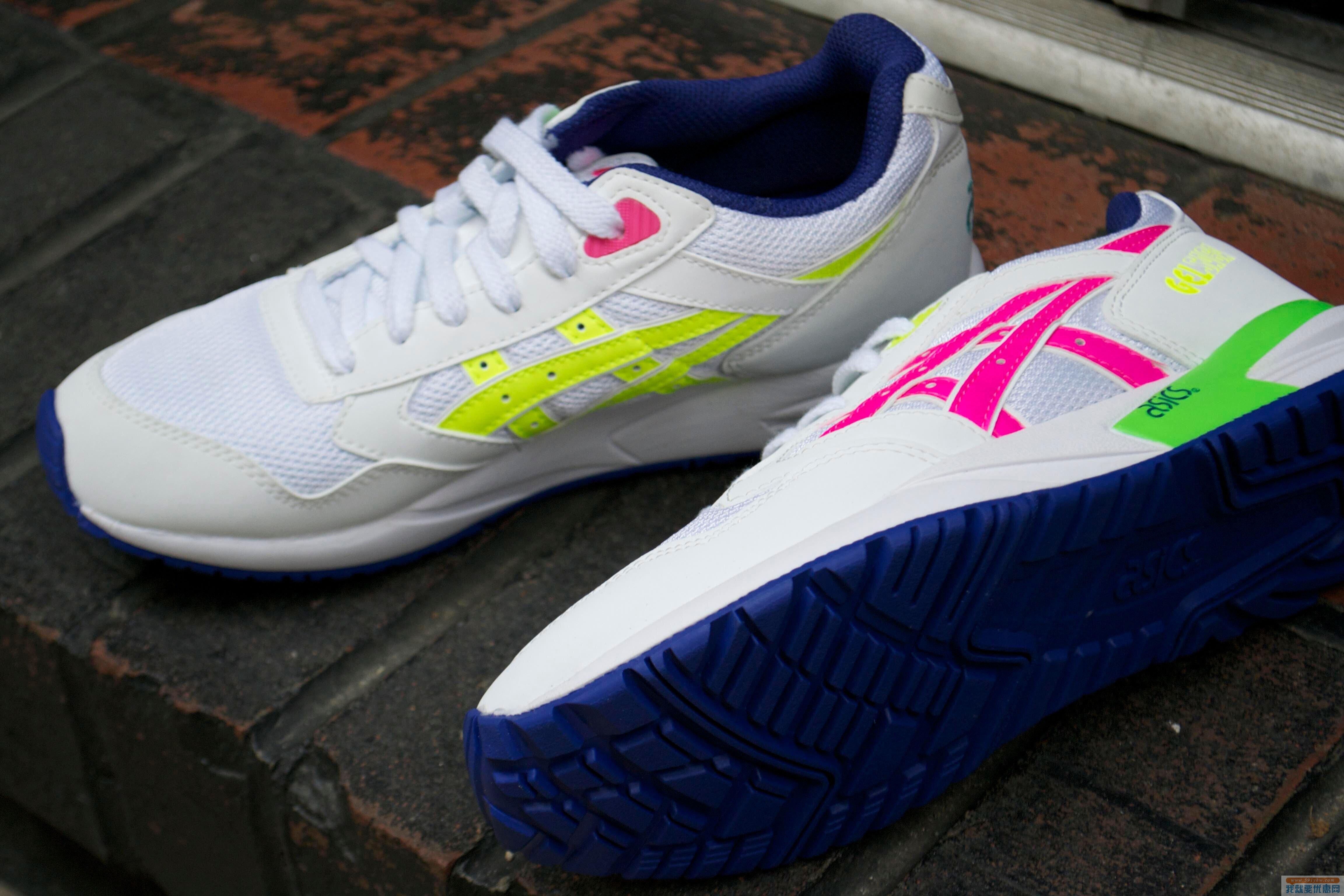 亚瑟士（Asics）Gel Saga左右双色款女士复古跑鞋