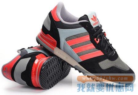 阿迪达斯三叶草 ZX 700男士经典款跑鞋