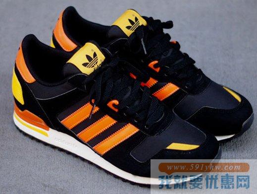 阿迪达斯三叶草 ZX 700男士经典款跑鞋
