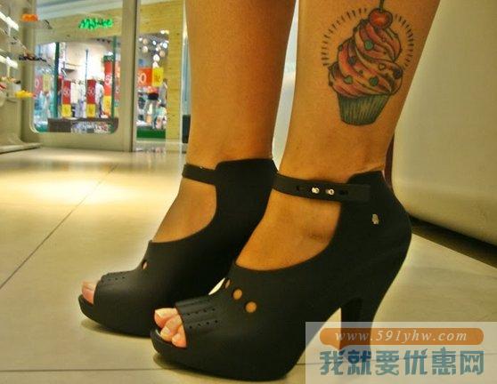 梅丽莎（Melissa）Glove Love+Karl Lagerfeld 联名款高跟鞋