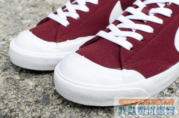 酒红复古风走起！ Nike时尚复古红色帆布鞋热卖 男女都能穿！