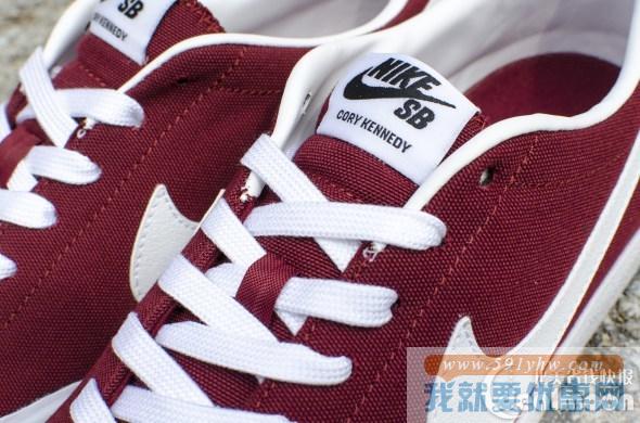 酒红复古风走起！ Nike时尚复古红色帆布鞋热卖 男女都能穿！