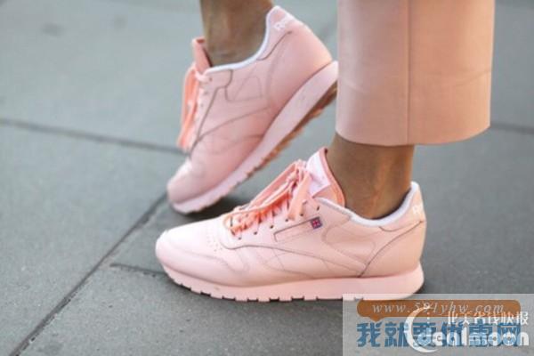 Reebok大童女款真皮鞋2色热卖