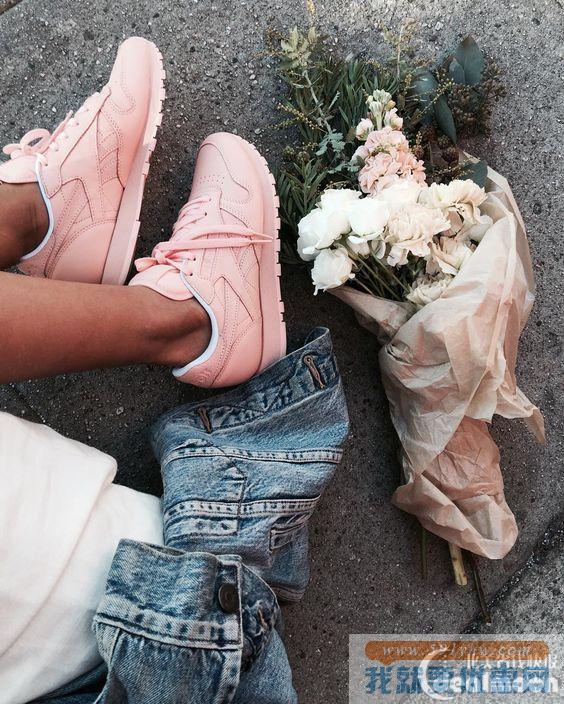 Reebok大童女款真皮鞋2色热卖
