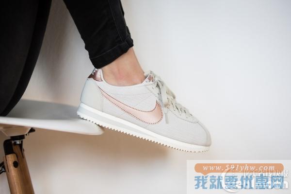 好美呦 Nike奶油配色女款阿甘鞋热卖