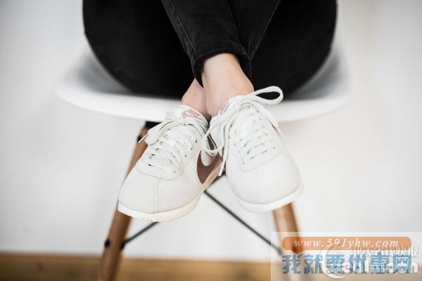 好美呦 Nike奶油配色女款阿甘鞋热卖