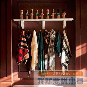 Bergdorf Goodman：Burberry 经典格纹围巾