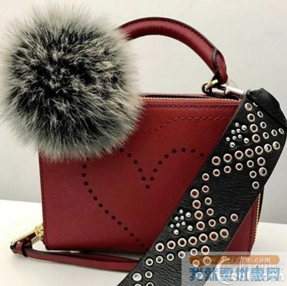 Fendi字母绒毛球平价款！ Rebecca Minkoff 精选字母毛球饰品促销