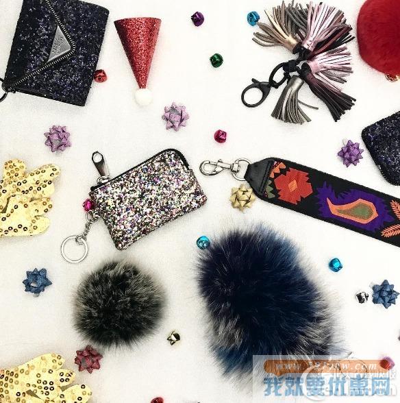 Fendi字母绒毛球平价款！ Rebecca Minkoff 精选字母毛球饰品促销