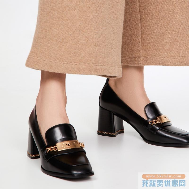 $283.50美金免费直邮【新品上线】Tory Burch 链式70mm高跟船鞋  烧包网限时用码75折（1867.13元）